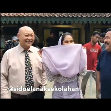 Penuh Kenangan, 7 Potret Koh Ahong bareng Pemain'Si Doel Anak Sekolahan'