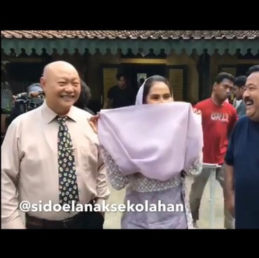 Penuh Kenangan, 7 Potret Koh Ahong bareng Pemain'Si Doel Anak Sekolahan'