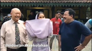 img-title Penuh Kenangan, 7 Potret Koh Ahong bareng Pemain'Si Doel Anak Sekolahan'