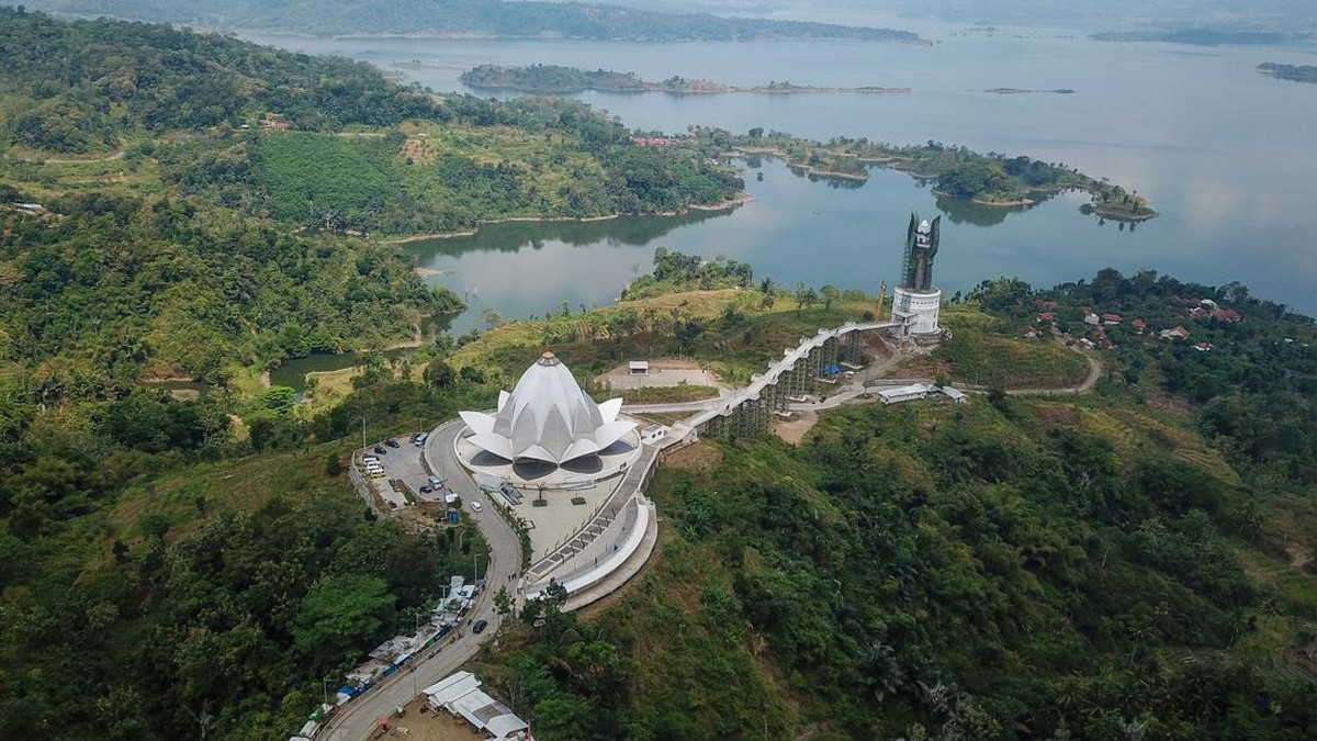 FOTO: Masjid Al Kamil Destinasi Wisata Religi Terbaru di Sumedang