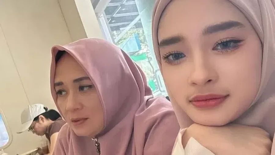 Mercy Lubis dan Inara Rusli