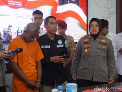 Senyum Keji Adi Usai 2 Kali Perkosa Mayat Siswi SMP di Mojokerto