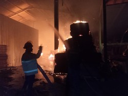 Pabrik Kayu di Lamongan Terbakar, 4 Karyawan Terluka Bakar