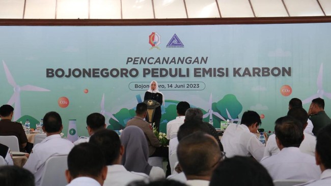 Pemkab Bojonegoro meluncurkan program Adibuana Carbon Award sebagai langkah nyata mendukung Pemerintah mencapai target pengurangan emisi karbon di masa depan.