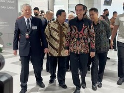 Momen Jokowi Jalan Bareng Prabowo hingga Aguan di Peresmian Tzu Chi Hospital