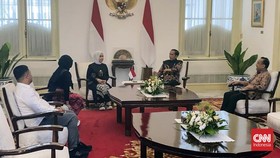 Putri Ariani Berikan Golden Buzzer ke Jokowi Saat Kunjungi Istana