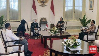Putri Ariani Berikan Golden Buzzer ke Jokowi Saat Kunjungi Istana