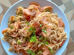 Resep Bakmi Goreng Sosis, Gurih Enaknya Jadi Favorit Anak