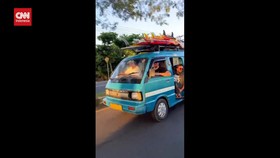 VIDEO: Bule Nyetir Angkot Keliling Bali Ditangkap Polisi