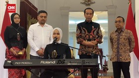 VIDEO: Momen Putri Ariani Nyanyi di Hadapan Jokowi