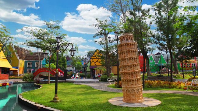 Devoyage Bogor merupakan salah satu tempat wisata di Kota Hujan yang bisa menjadi opsi bersama keluarga. Berikut informasi lokasi, wahana, dan harga tiketnya.