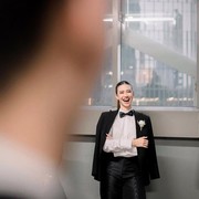 Perempuan Jadi Groomsmen? Intip Ide Gaya ala Yuki Kato Pakai Tuxedo