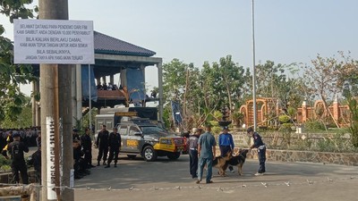 Lembaga Bahtsul Masail (LBM) PWNU Jawa Barat mengharamkan orang tua menyekolahkan anak ke ponpes Al-Zaytun, Indramayu, lantaran ajarannya dianggap menyimpang.