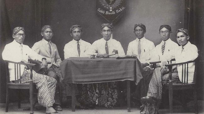 Jong Java merupakan salah satu organisasi kepemudaan yang berpengaruh di eranya. Berikut sejarah kelahiran Jong Java dan tujuan organisasinya.
