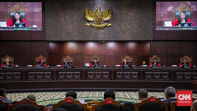 MK menolak gugatan sistem proporsional tertutup dalam pemilu. Dengan demikian sistem pemilihan tetap memakai proporsional terbuka dengan mencoblos caleg.