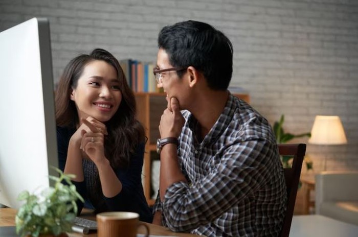 Pintar mengobrol/ foto: Freepik/ pressfoto