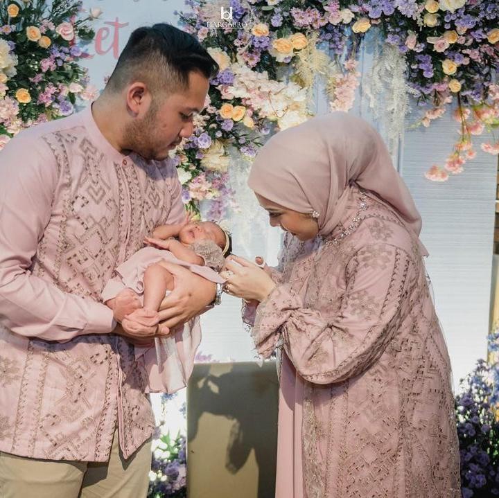 <p>Banyak netizen yang turut mendoakan Aisha nih, Bunda. Mereka berharap Aisha tumbuh menjadi anak yang shaleha dan dapat membanggakan kedua orang tuanya. (Foto: Instagram: @kesharatuliu05)</p>