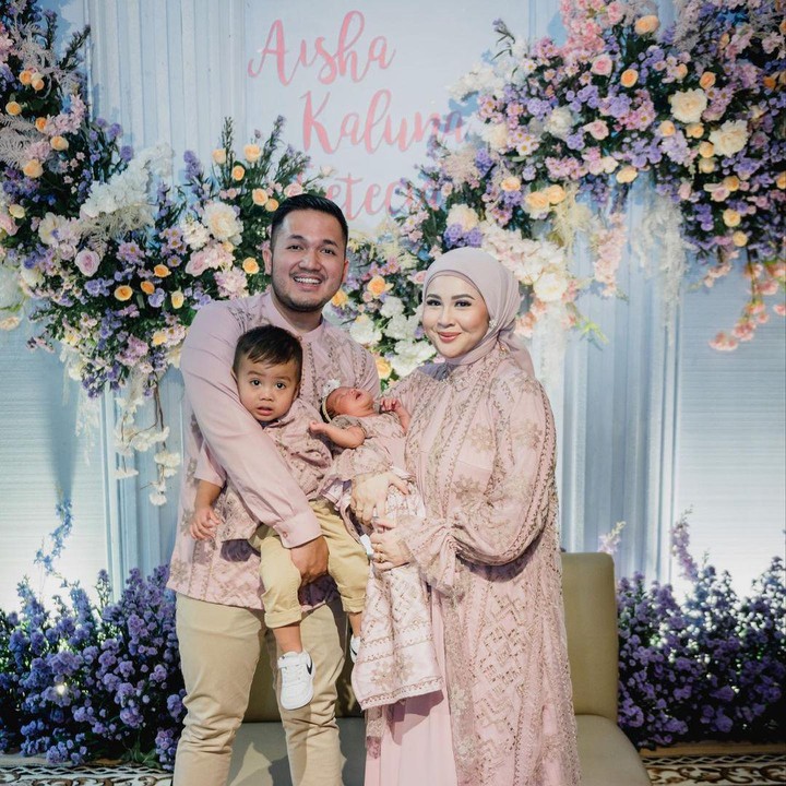 <p>Belum lama ini Kesha Ratuliu baru saja melahirkan anak keduanya yang berjenis kelamin perempuan usai menikah dengan sang pujaan hati, Adhi Permana Putra. Bayi yang diberi nama Aisha Kaluna Letecia ini lahir pada 19 Mei 2023. (Foto: Instagram: @kesharatuliu05)</p>