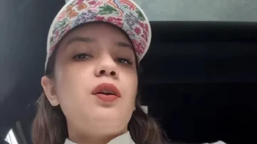 img-title Pamer Lepas Hijab, Putri Anne Disebut Nikah dengan Arya Saloka Bukan Ibadah