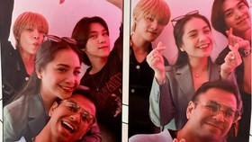 Foto Bareng Member WayV, Raffi dan Nagita Beri Kode Kolaborasi