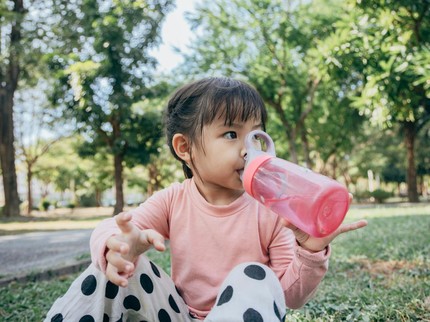 13 Merek Botol Minum Anak Terbaik Anti Tumpah, dari Pakai Sedotan hingga yang Unik