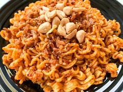 Resep Mie Goreng Instan Bumbu Kacang dan Wijen yang Gurih Nampol