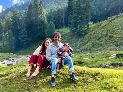 Pernah Berkarier di Indonesia, Ini 7 Potret Terbaru Shaheer Sheikh Bareng Istri & Anak