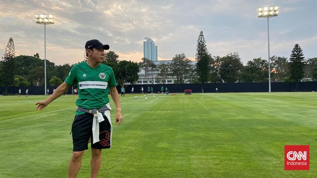 Pelatih Timnas Indonesia Shin Tae Yong akhirnya buka suara terkait kabar Lionel Messi batal datang ke Indonesia.