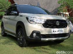 Harga dan Servis Terjangkau, Mobil Hybrid Suzuki Bikin Orang RI Kepincut