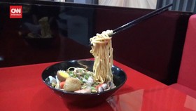 VIDEO: Mencicipi Sedapnya Mie Terbang Yang Lagi Happening