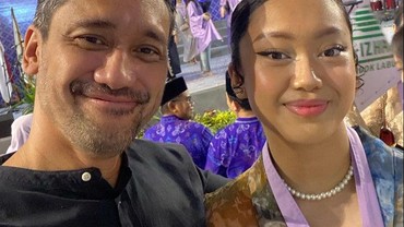 img-title Hadiri Wisuda Anak, Tora Sudiro Kompak Foto Bareng Mantan Istri