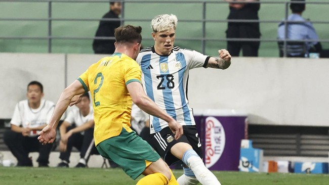 Alejandro Garnacho mendapatkan pujian dari Emiliano Martinez jelang laga Indonesia vs Argentina pada Senin (19/6).