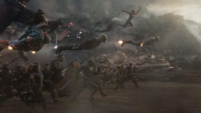 Meski sangat terkenal, tapi tak sedikit juga orang tidak mengikuti film Avengers. Supaya tak bingung, berikut urutan film Avengers berdasarkan tahun rilis.