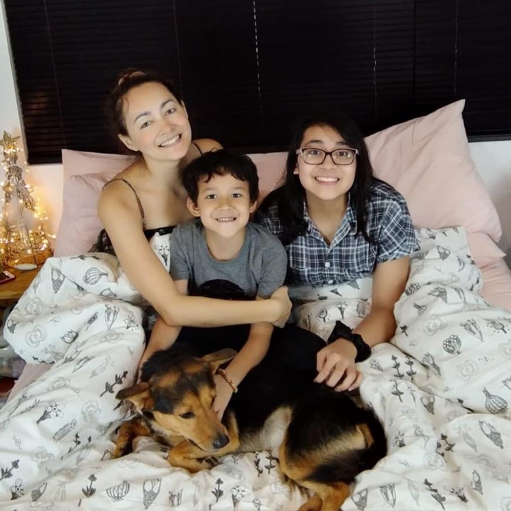 <p>Brin yang sudah besar langsung mencuri atensi warganet. Banyak netizen terkejut dengan penampilan anak Dewi Rezer saat ini.<em> "Wuuuiihh..sudah gadis lagi ajaa. congratulation, cantik,"</em> kata @rhiesma.i.bratame******. "<em>Udah besar mbak dewi putrinya,</em>" komentar @mad_jin***. (Foto: Instagram @rezerdewi)</p>