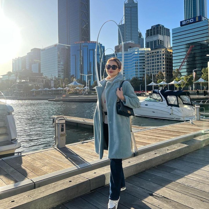 <p>Walau begitu, Cindy masih aktif menyapa para penggemarnya melalui akun media sosial Instagram. Di sana, ia kerap membagikan potret-potret kesehariannya. (Foto: Instagram @cindyclaudiaofficial)<br /><br /><br /></p>