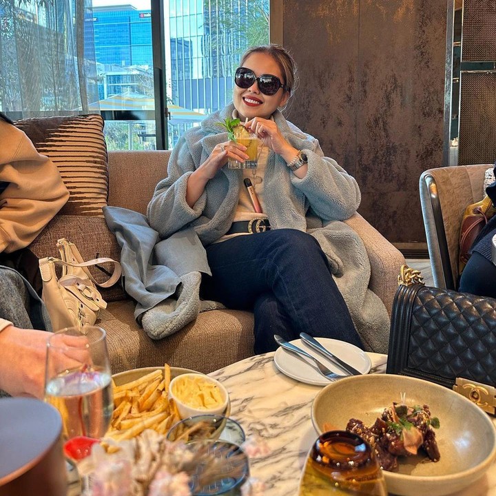 <p>Unggahan Cindy juga selalu mendapat respons positif dari publik. Salah satunya pujian soal penampilannya, nih. "Definisi makin tua makin cantik," kata akun @maia. (Foto: Instagram @cindyclaudiaofficial)<br /><br /><br /></p>