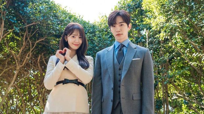 Junho 2PM dan YoonA SNSD disebut berpacaran. Hubungan keduanya ini disebut muncul sebelum mereka terlibat dalam drama King the Land.