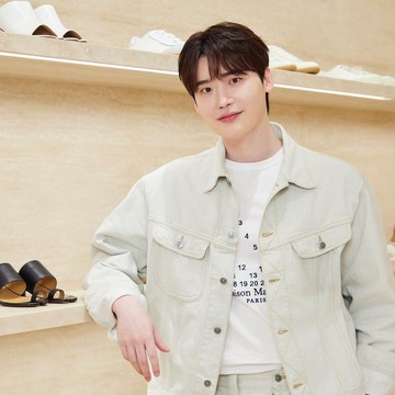 Siap Menyapa Penggemar Indonesia, Intip Harga Tiket dan Seat Plan Fan Meeting Lee Jong Suk 'Dear. My With' di Jakarta!