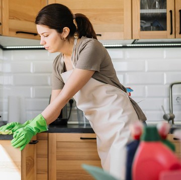 5 Kebiasaan Buruk saat Membersihkan Rumah Ini Harus Kamu Hentikan, Apa Saja?