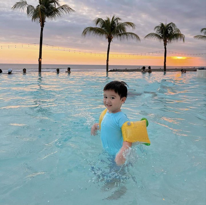 <p>Citra sendiri kerap membagikan potret sang anak pada laman Instagram-nya. Mereka sering melakukan banyak kegiatan bersama mulai dari berenang, berbelanja, hingga liburan bersama. (Foto: Instagram: @citraciki)</p>