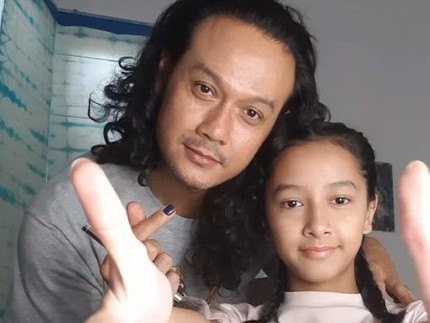 7 Potret Kedekatan Dwi Sasono dan Putrinya Widuri, Kerap Disebut Kembar Bun