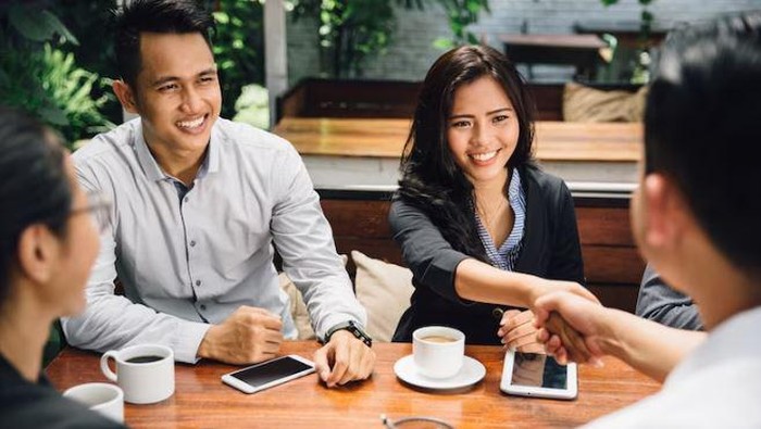 Mudah Cemas, Tipe Kepribadian 'Neuroticism' Wajib Simak Kiat Ini agar Mudah Berbaur di Kantor Baru