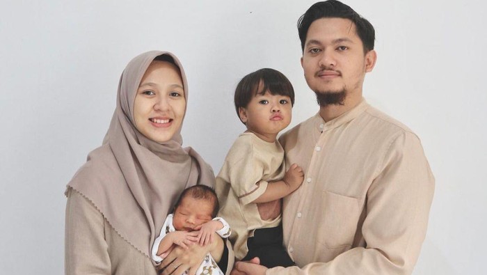 Vini Mutia, kisah ibu melahirkan seorang diri di rumah