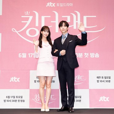 Kata Agensi Soal Kabar Yoona SNSD dan Junho 2PM Pacaran