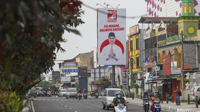 Setelah relawan Prabowo-Gibran ambilkan blangko buat Kaesang di Pilwalkot Bekasi, PSI Depok tetap berambisi putra Jokowi itu tetap maju di Pilwalkot Depok.