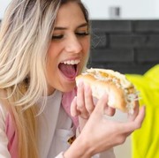 Duh, 9 Kebiasaan Saat Sarapan Ini Bisa Bikin Berat Badan Naik!