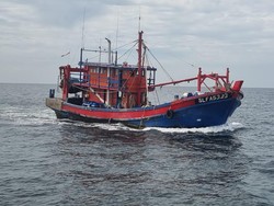 KKP Tangkap Kapal Illegal Fishing Berbendera Malaysia di Selat Malaka