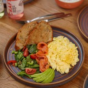 7 Makanan Terbaik yang Dapat Kamu Konsumsi Saat Sakit Tenggorokan