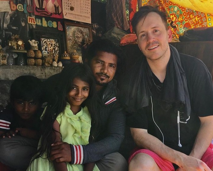 Perjalanan Maleesha Kharwa menjadi seorang model berawal ketika ia ditemukan oleh aktor Hollywood Robert Hoffman pada 2020. Saat itu, Robert yang sedang syuting di daerah kumuh melihat penampakan gadis manis dan mengunggah potretnya di media sosial dan melakukan penggalangan dana. Sejak saat itu, Maleesha mendapat banyak tawaran dari dunia hiburan. (Foto: Instagram Maleesha Kharwa)