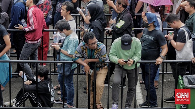 Banyak penonton dari luar Jakarta mengajukan libur demi menyaksikan Indonesia vs Argentina, tapi kecewa usai Lionel Messi batal hadir.